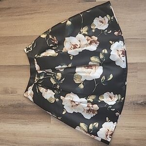 NWT Floral Knee Length Pleated Skirt XS Black Beige